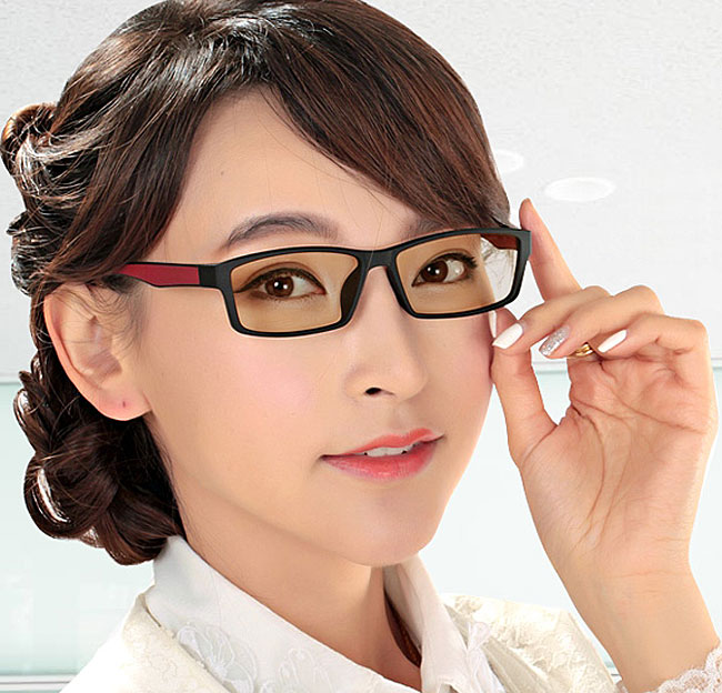 藍光對眼睛的傷害嚴重嗎 - 佩戴防藍光眼鏡隔離藍光 blue light resistant glasses